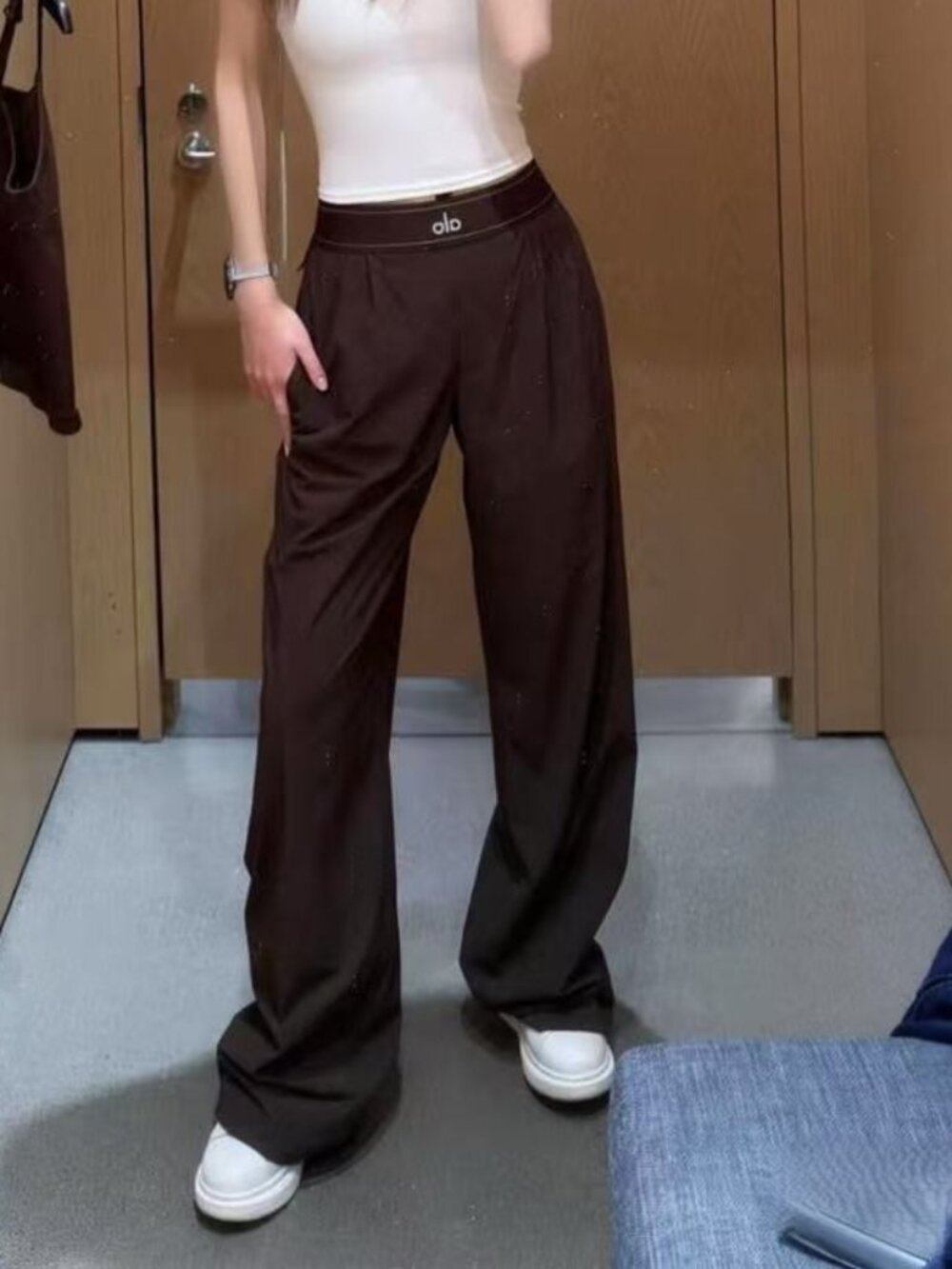 Alo Yoga Brown Suit Up Trouser Regular Straight Leg Pants with Elastic Waistband - Picture 9 of 9